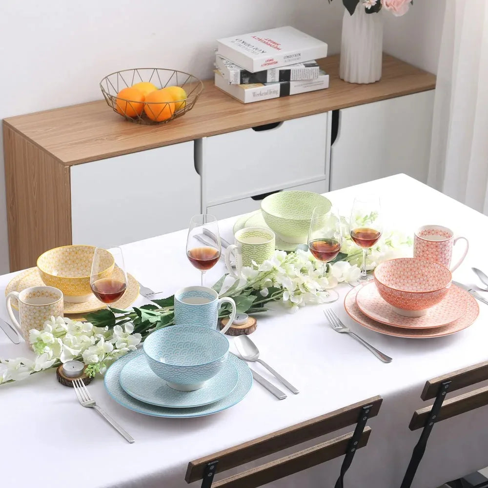 16 Piece Porcelain Dinnerware Set